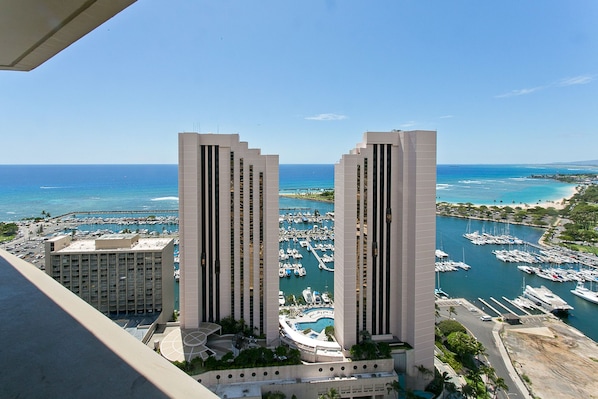 Studio, 1 Bedroom, Accessible, Hot Tub (Marina Tower 3702) | Beach