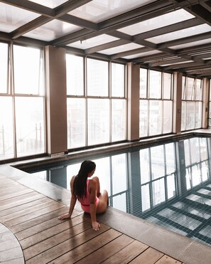 Indoor pool, open 6:30 AM to 10:30 PM, free pool cabanas, pool loungers - InterContinental Melbourne The Rialto by IHG (Melbourne)