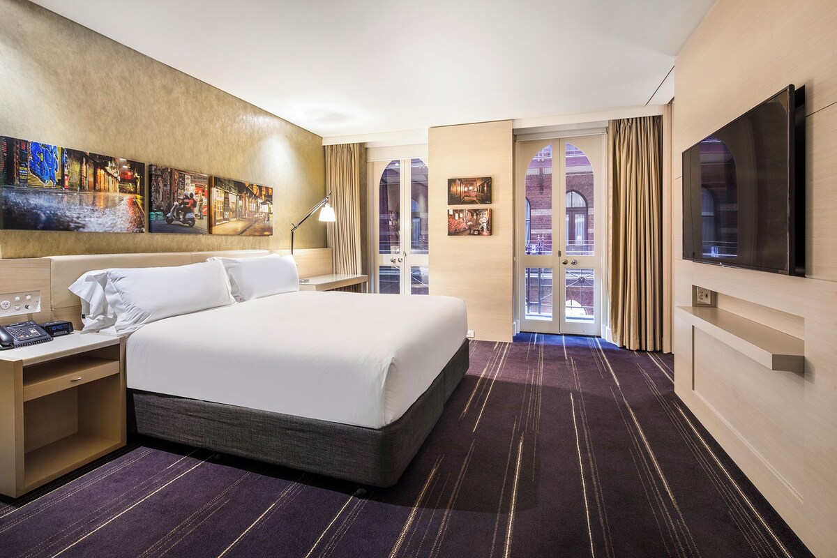 Suite, 1 habitación, con acceso al salón lounge del club | Ropa de cama de alta calidad, edredón y minibar
