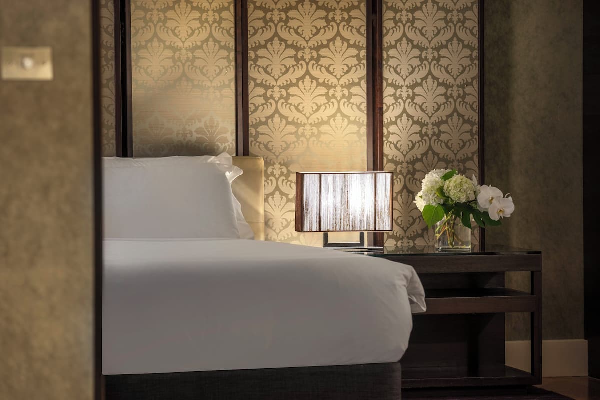 1 habitación, ropa de cama de alta calidad, cubrecamas y minibar