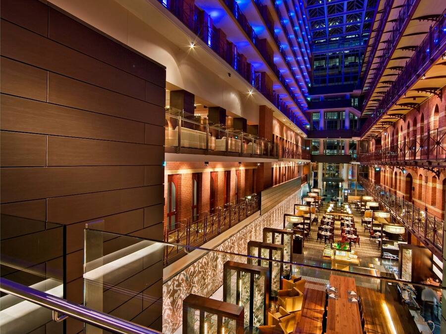 2 restaurants, spécialités Cuisine internationale