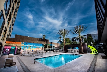 Outdoor pool, sun loungers at FOUNDRE Phoenix