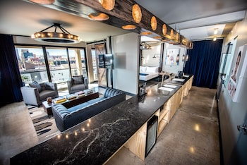 Suite, 1 Bedroom | Private kitchenette | Mini-fridge, coffee/tea maker at FOUNDRE Phoenix