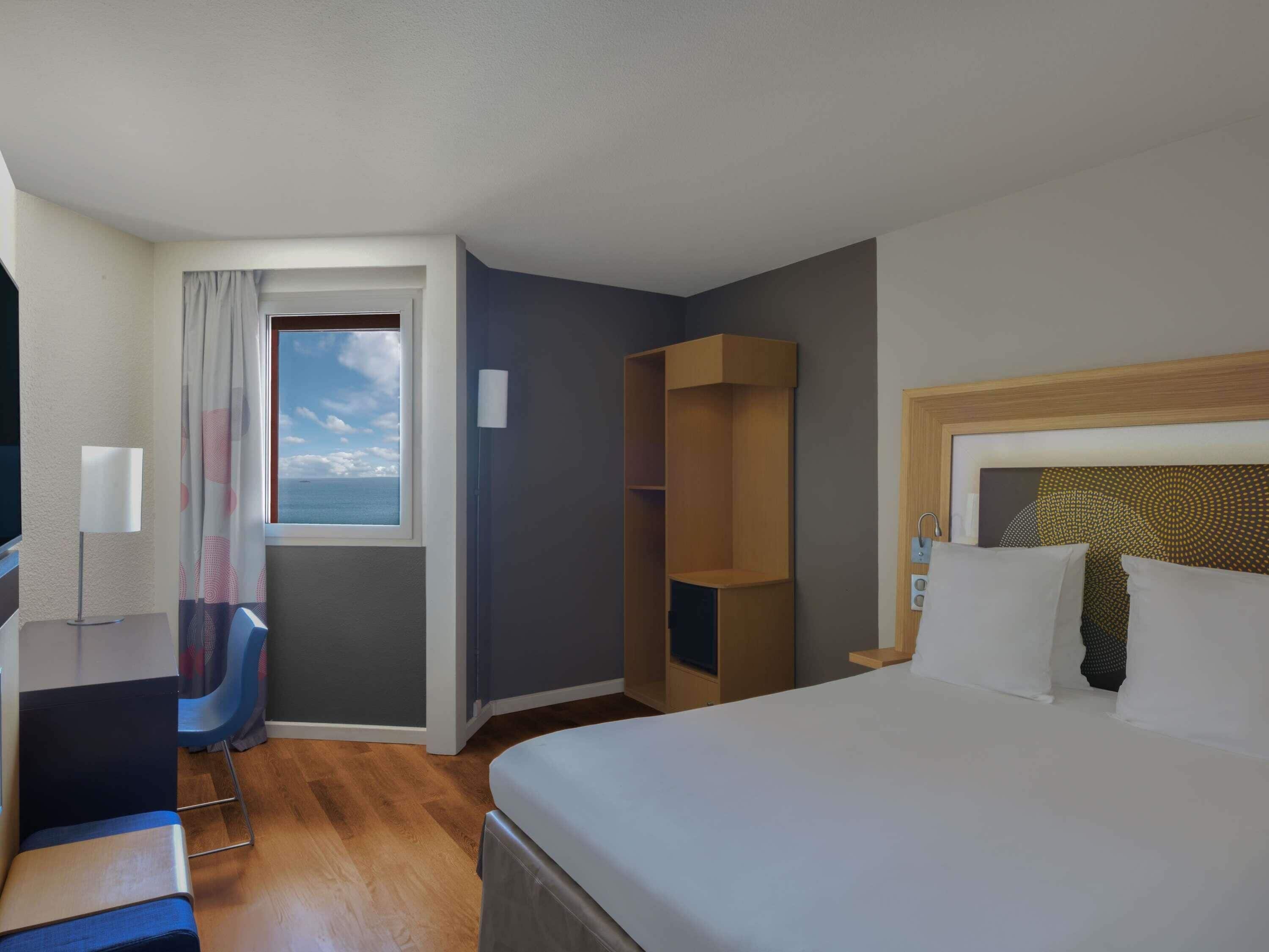 Chambre Standard, 1 lit double, accessible aux personnes à mobilité réduite, vue mer | Literie de qualité supérieure, coffres-forts dans les chambres, bureau