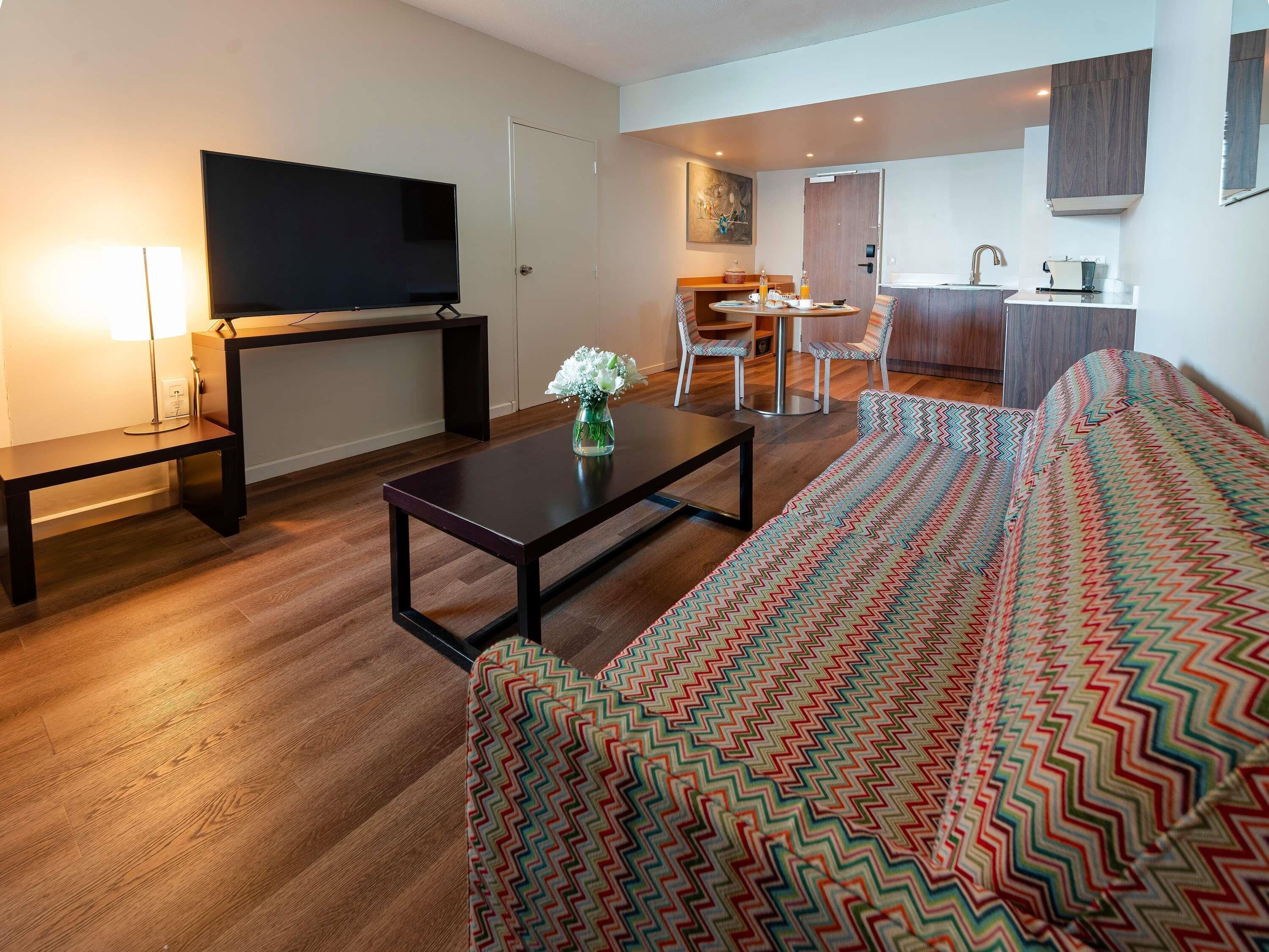 Junior-Suite, 1 Doppelbett, Kochnische (Ocean Side) | Hochwertige Bettwaren, Zimmersafe, Schreibtisch, Verdunkelungsvorhänge