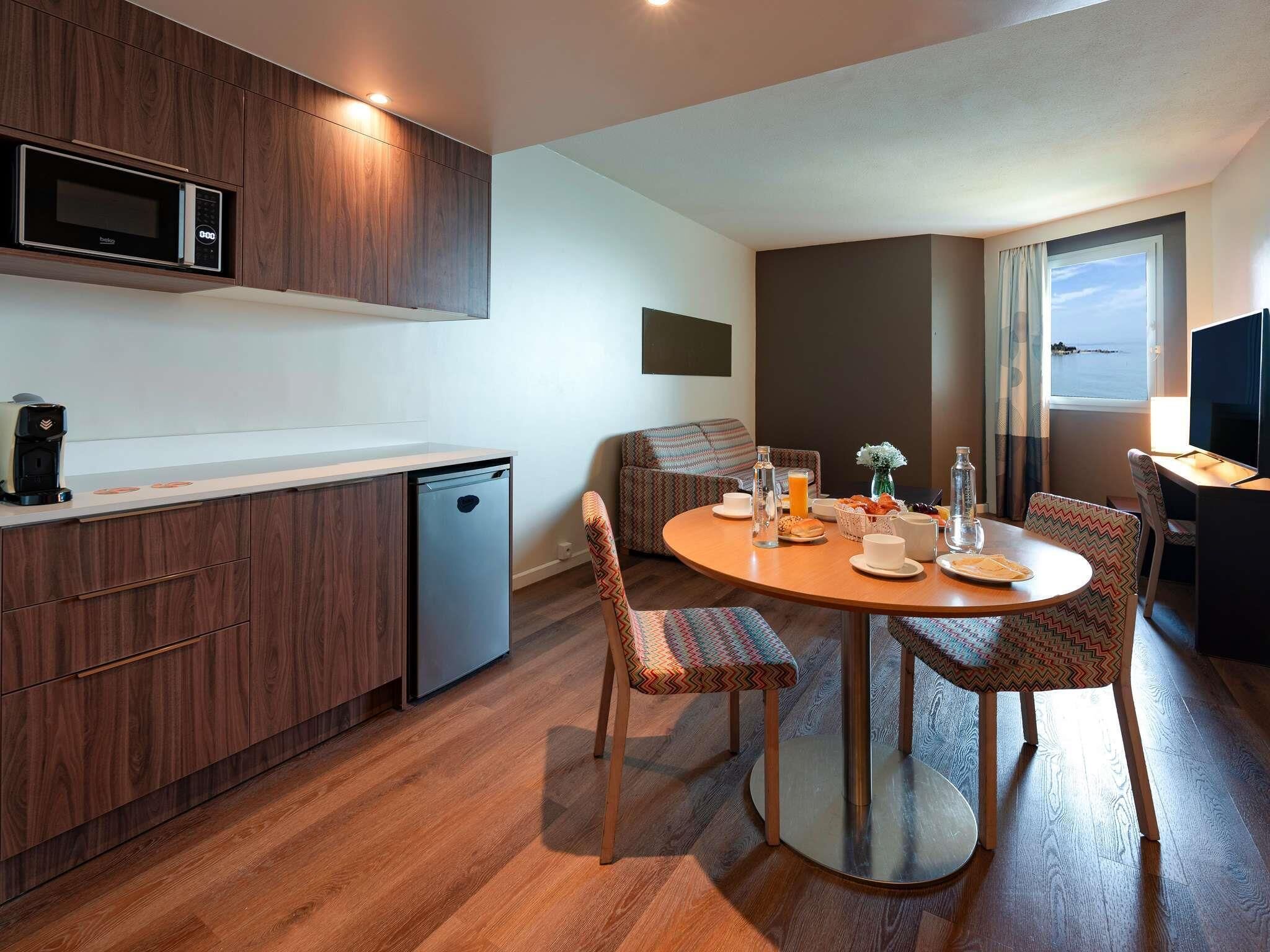 Junior Suite, 1 Double Bed, Kitchenette (Ocean Side) | Premium bedding, in-room safe, desk, blackout curtains