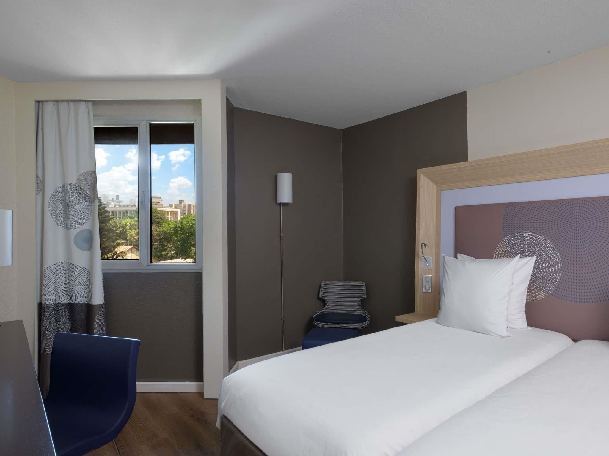 Chambre avec lits jumeaux, 2 lits une place | Literie de qualité supérieure, coffres-forts dans les chambres, bureau