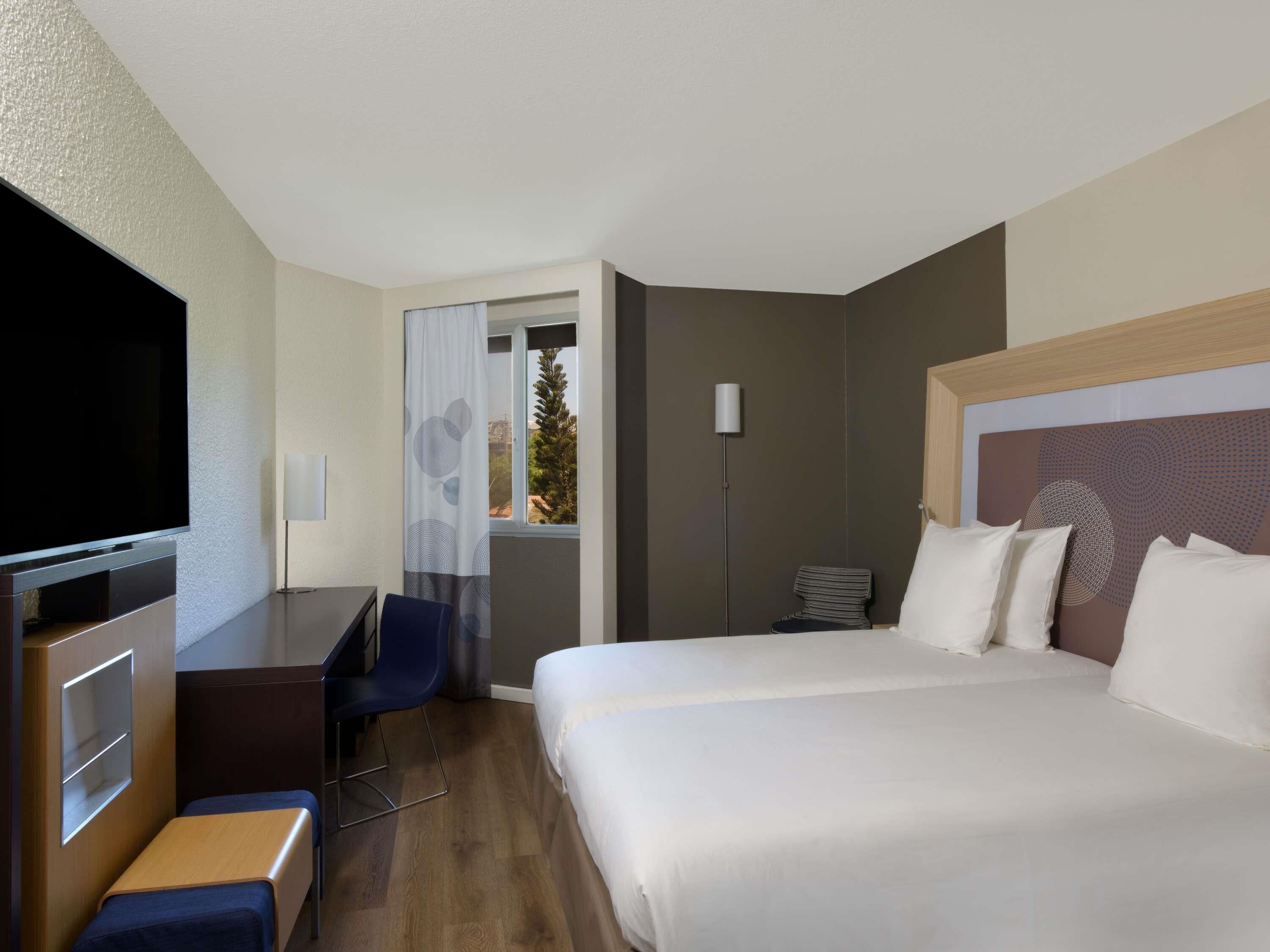 Twin Room, 2 Single Beds | Premium bedding, in-room safe, desk, blackout curtains