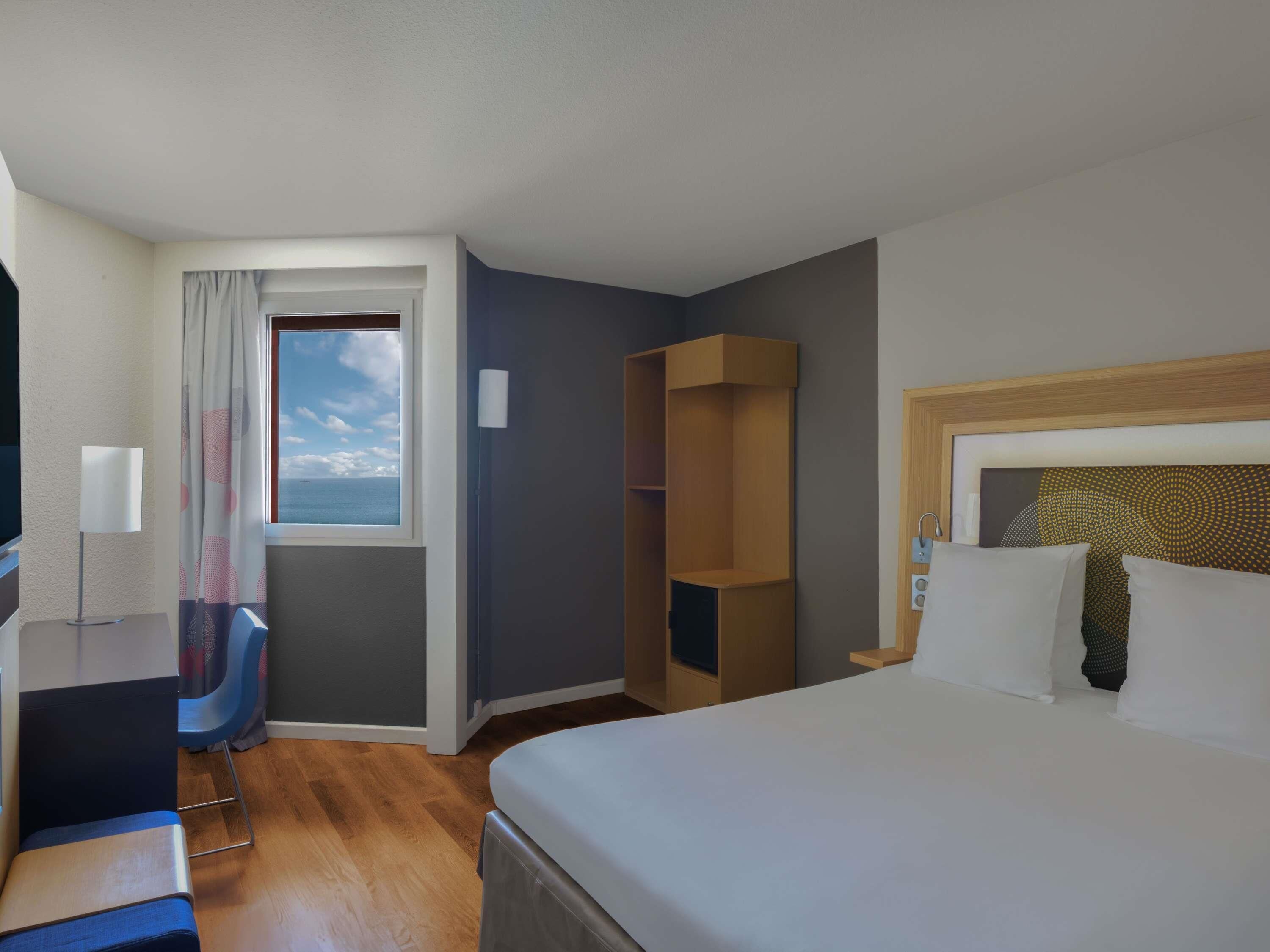 Standard Room, 1 Double Bed, Accessible, Sea View | Premium bedding, in-room safe, desk, blackout drapes