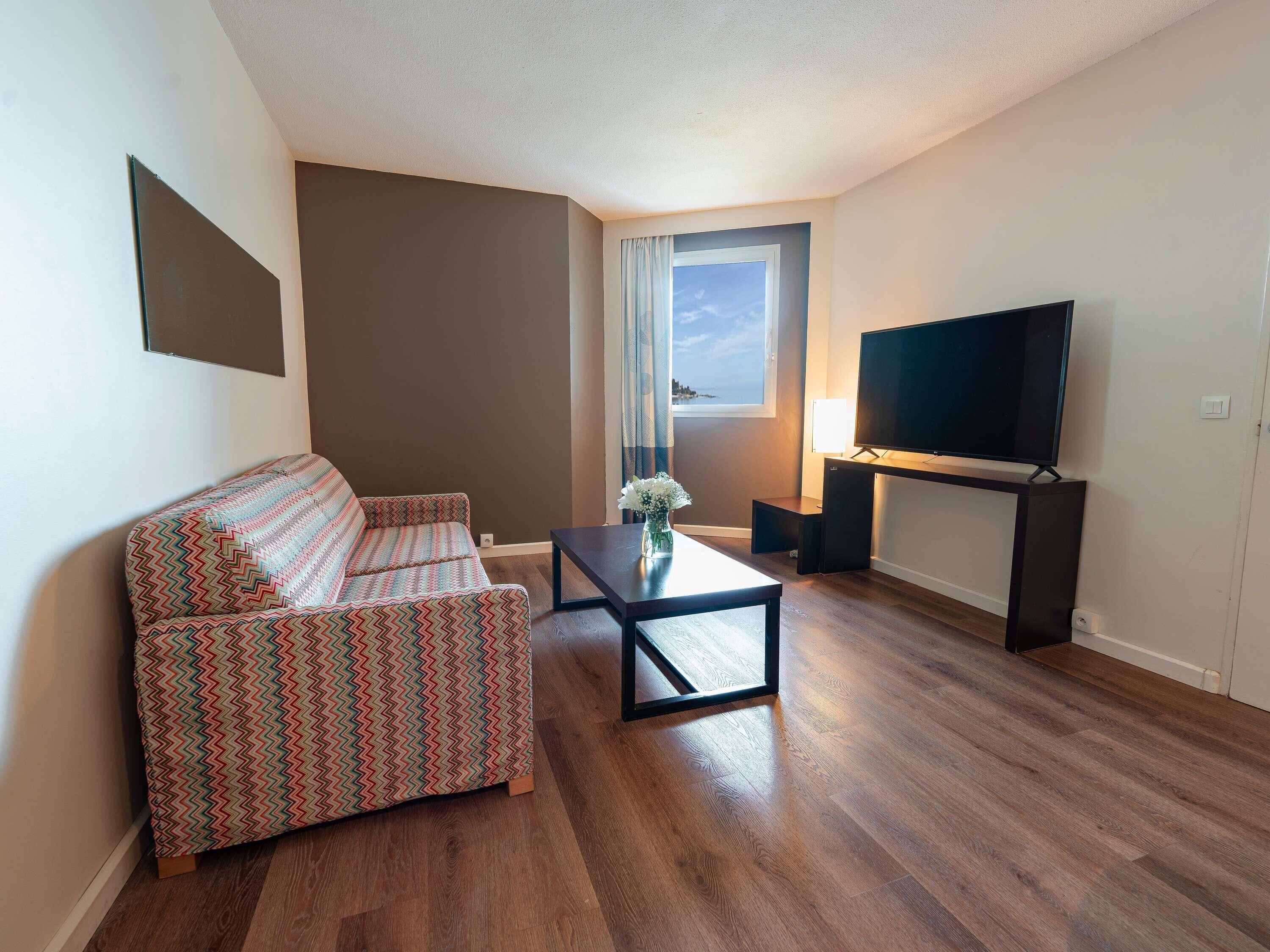 Junior-Suite, 1 Doppelbett, Kochnische (Ocean Side) | Hochwertige Bettwaren, Zimmersafe, Schreibtisch, Verdunkelungsvorhänge