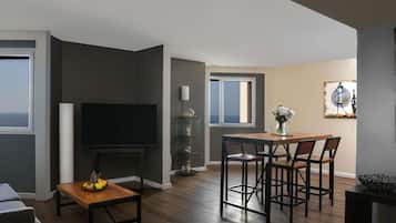 1 bedroom, premium bedding, in-room safe, desk