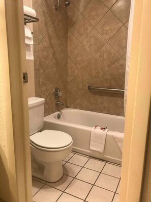 Free toiletries, hair dryer, towels - Days Inn by Wyndham Abilene (Abilene)