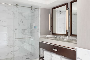 Combined shower/tub, free toiletries, hair dryer, towels at Boston Marriott Long Wharf