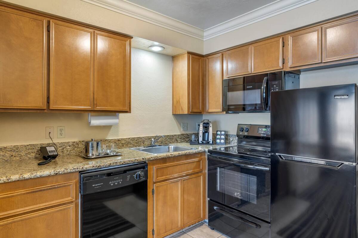 suite, multiple beds, non smoking (efficiency) | private kitchen | fridge, microwave, coffee/tea maker, eco-friendly cleaning products