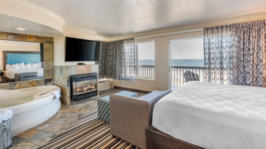 Lincoln Sands Oceanfront Resort, an Ascend Collection Hotel