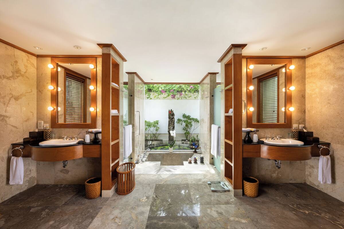 royal villa, private pool, ocean view | bathroom | separate bathtub and shower, deep-soaking bathtub, designer toiletries