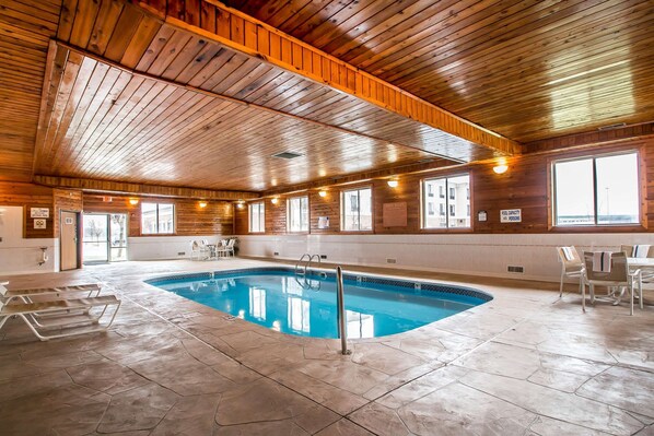 Indoor pool, sun loungers