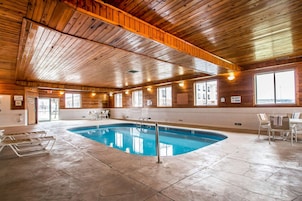 Indoor pool, sun loungers