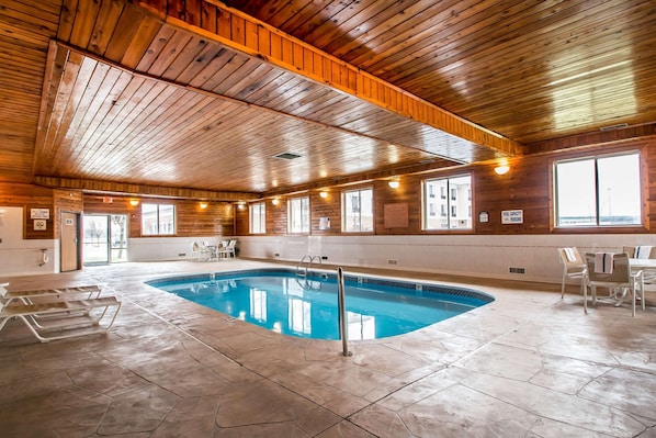 Indoor pool, pool loungers