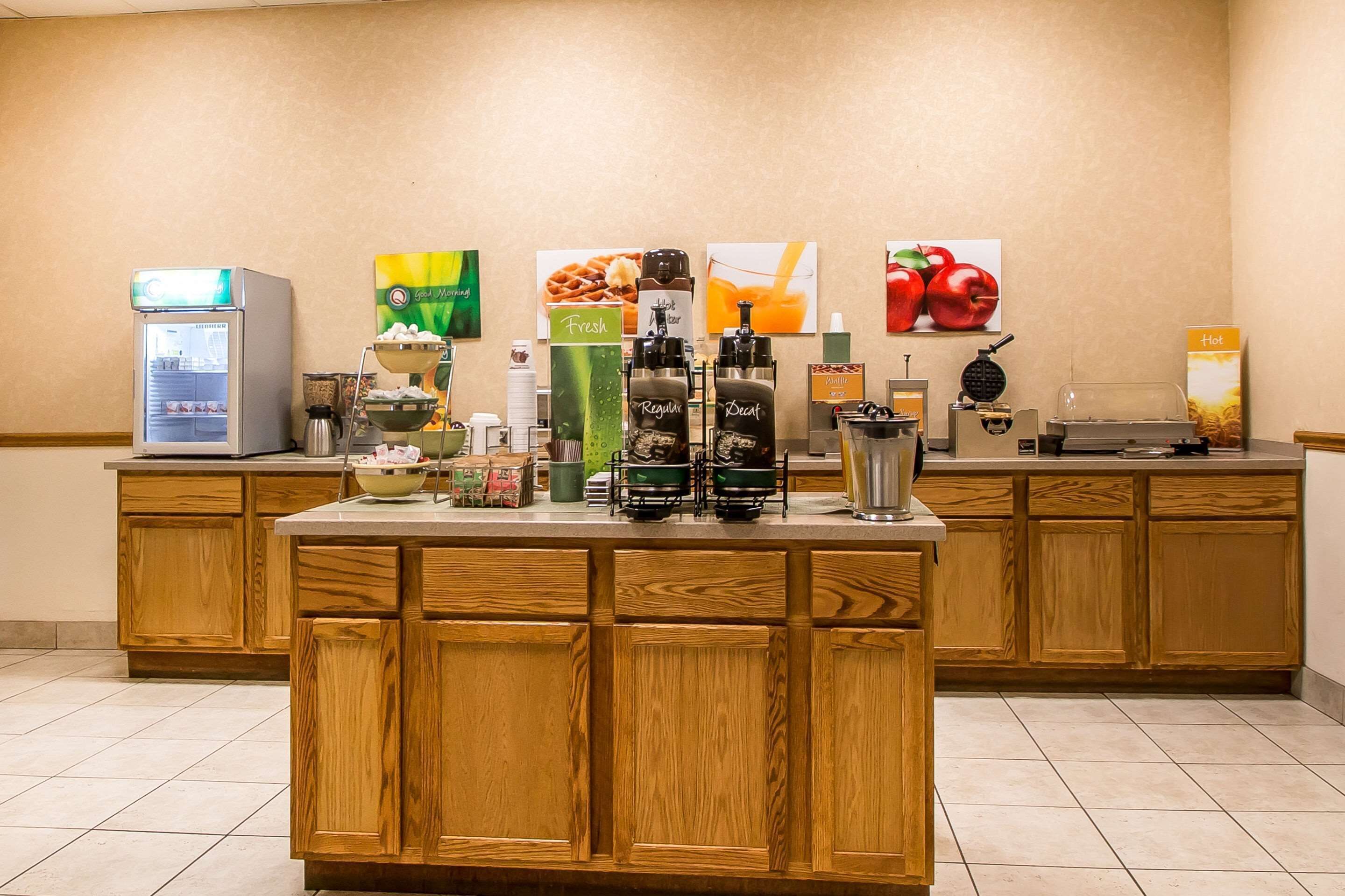 Tägliches inbegriffenes kontinentales Frühstück