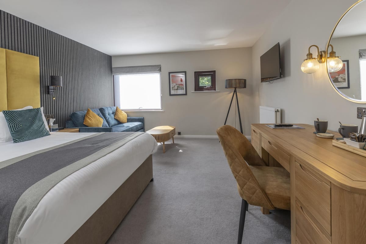 Deluxe Room, 1 King Bed, Non Smoking (with Sofabed) | Desk, laptop workspace, iron/ironing board, free WiFi