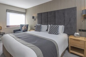 Habitación Deluxe, 1 cama King size, para no fumadores | Escritorio y espacio para trabajar con laptop 