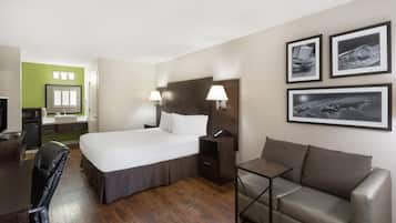 Efficiency, Suite, 1 King Bed, Non Smoking, Pool View | Premium bedding, in-room safe, desk, iron/ironing board