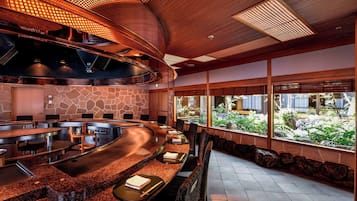 3 nhà hàng, phục vụ bữa trưa
