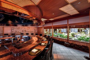 3 restaurantes; se sirven comidas 