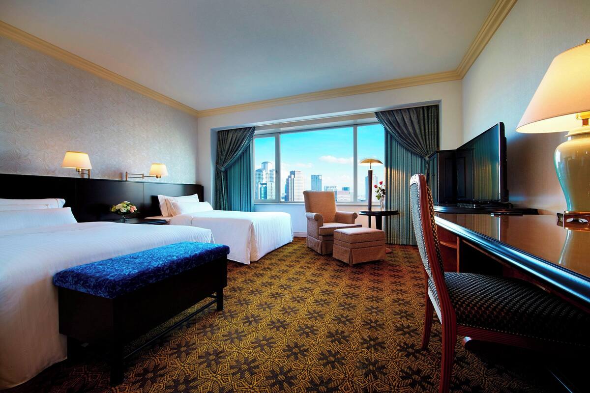 Premium bedding, down comforters, minibar, in-room safe