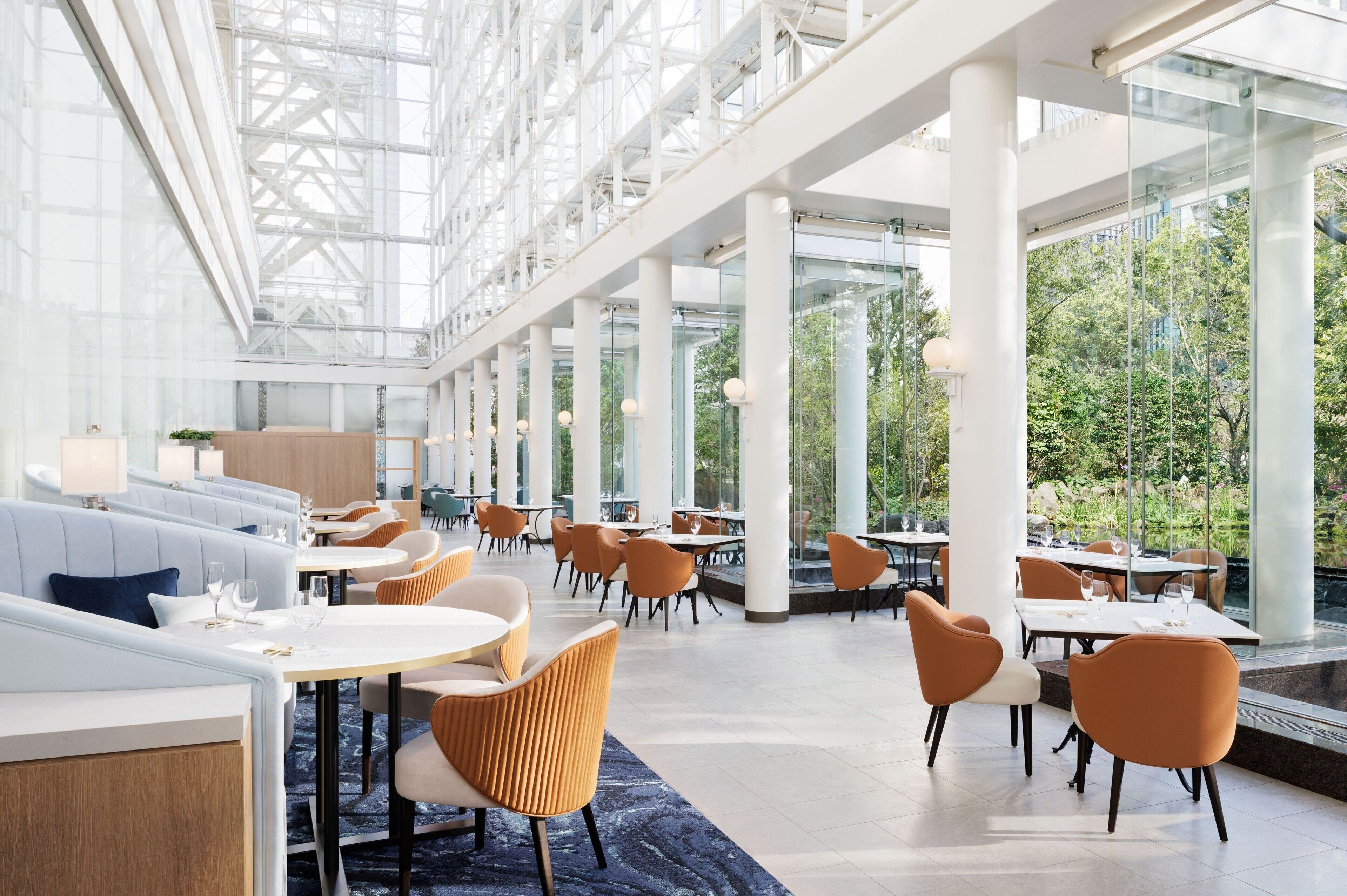 3 restaurants, breakfast served