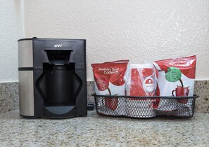 Superior Room, 1 King Bed (Smoke Free) | Room amenity - Red Roof Inn PLUS+ Ann Arbor - U of Michigan North (Ann Arbor)