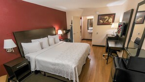 Standard Room, 1 King Bed, Accessible (Smoke Free) - Red Roof Inn PLUS+ Ann Arbor - U of Michigan North (Ann Arbor)