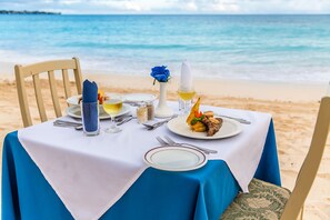 2 restaurants, breakfast served