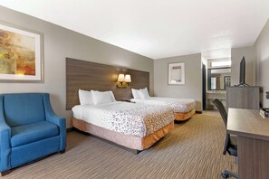 Standard Room, 2 Double Beds, Accessible, Bathtub | Pillow-top beds, desk, blackout curtains, soundproofing - Best Western Royal Inn (Chattanooga)