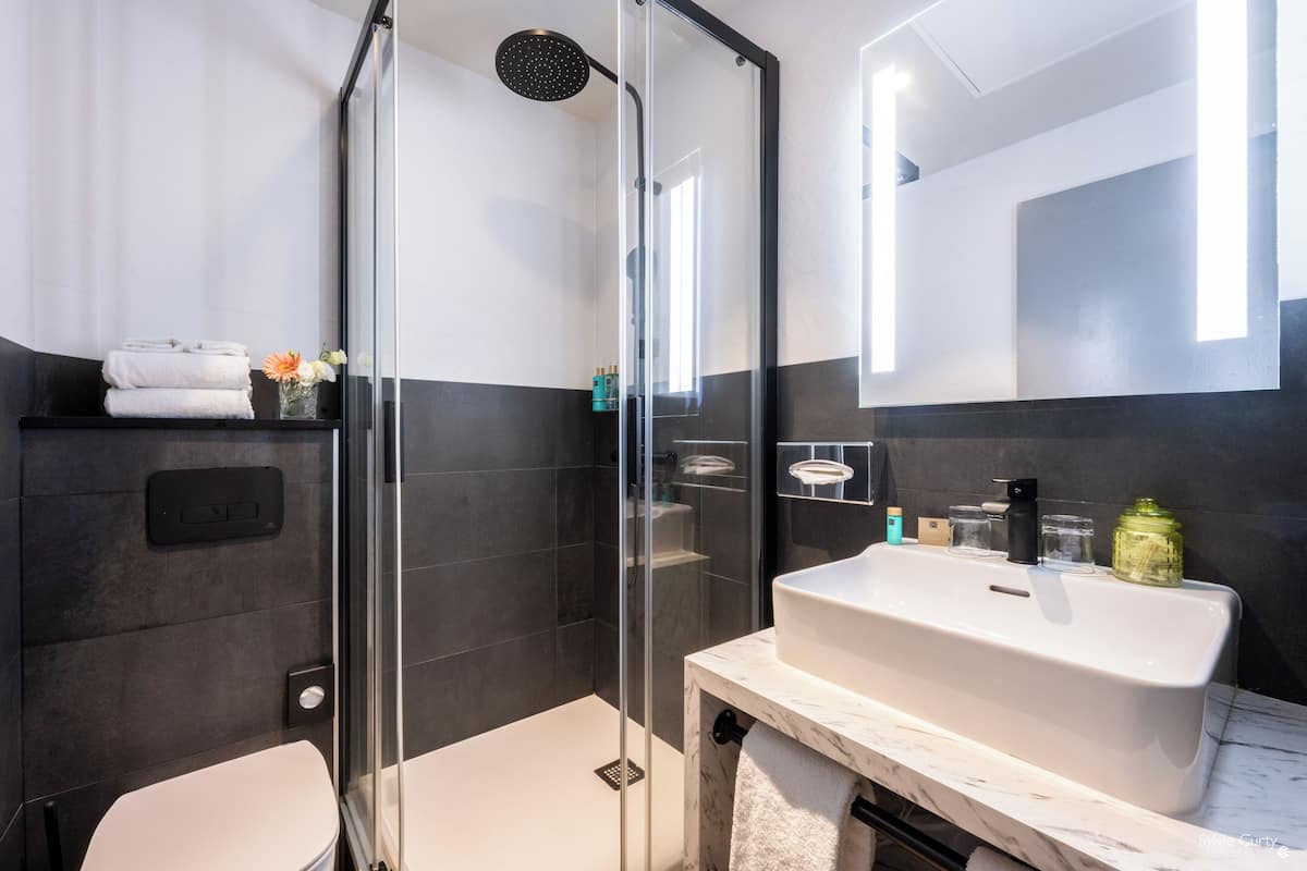 standard room | bathroom | eco-friendly toiletries, hair dryer, towels, soap