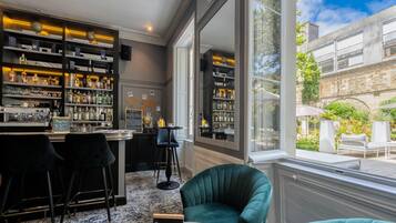 Cocktail bar
