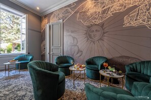 Cocktail bar