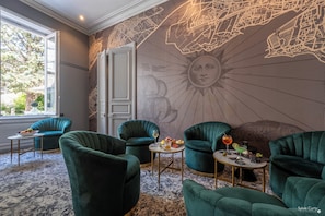 Cocktail bar