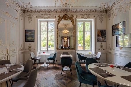 Daily buffet breakfast (EUR 18 per person)