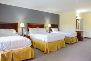 Standard Room, 1 Double Bed and 2 Twin Beds, Non Smoking | Desk, laptop workspace, iron/ironing board, free WiFi