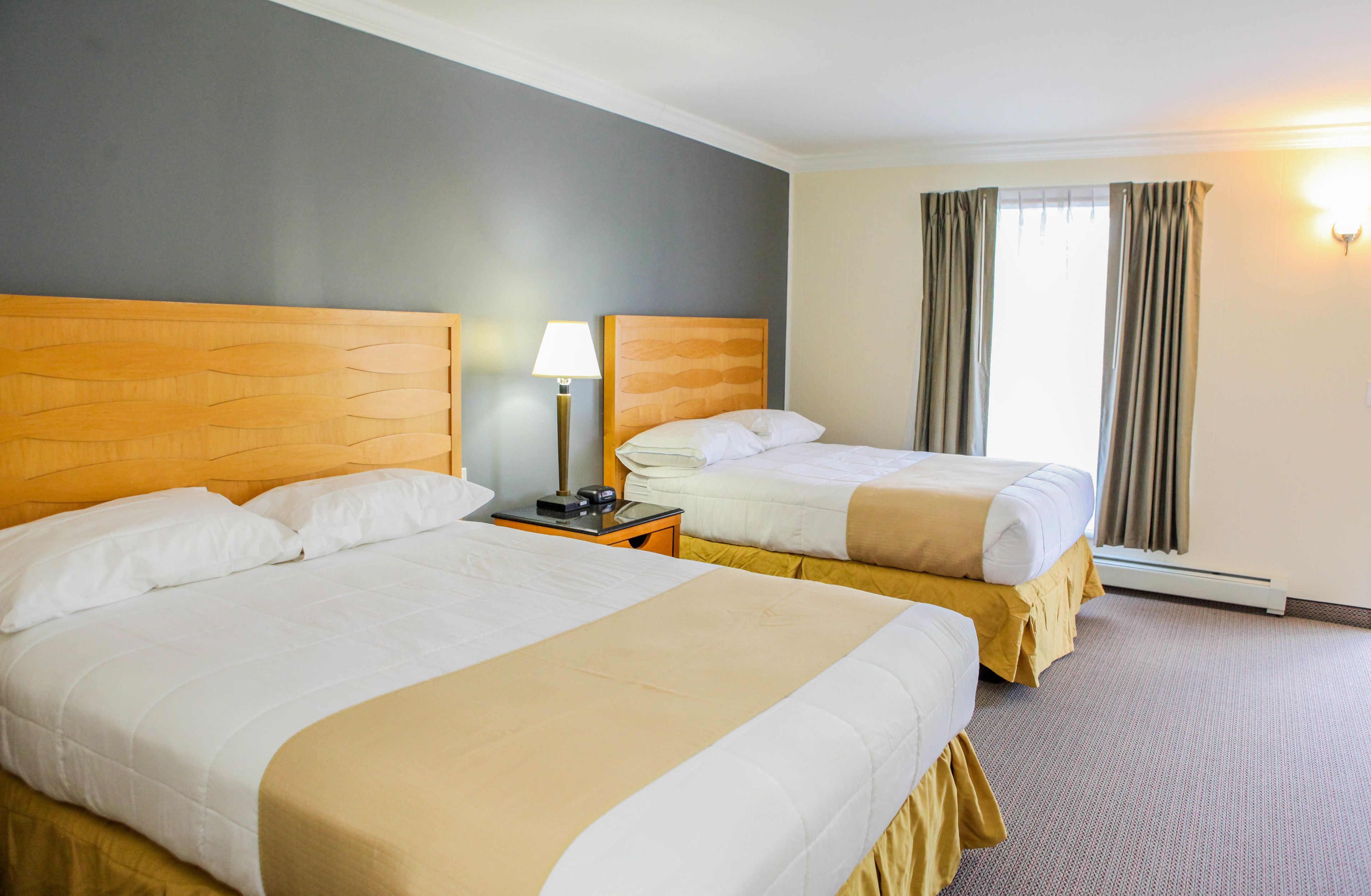 Rom – standard, 2 queensize-senger, ikke-røyk | Skrivebord, skrivebord for bærbar PC og strykejern/-brett