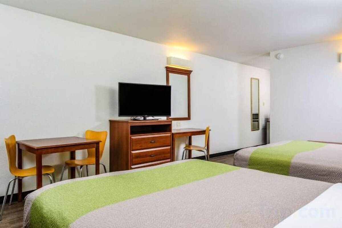 Desk, WiFi (free), bed sheets