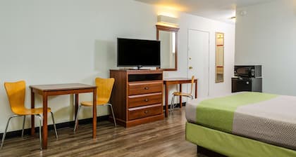 Motel 6 Oakdale, CA
