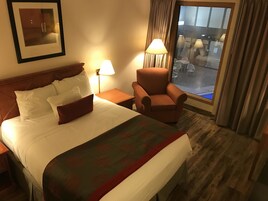 Room, 1 Queen Bed, Non Smoking, Pool View | Premium bedding, individually decorated, individually furnished, desk