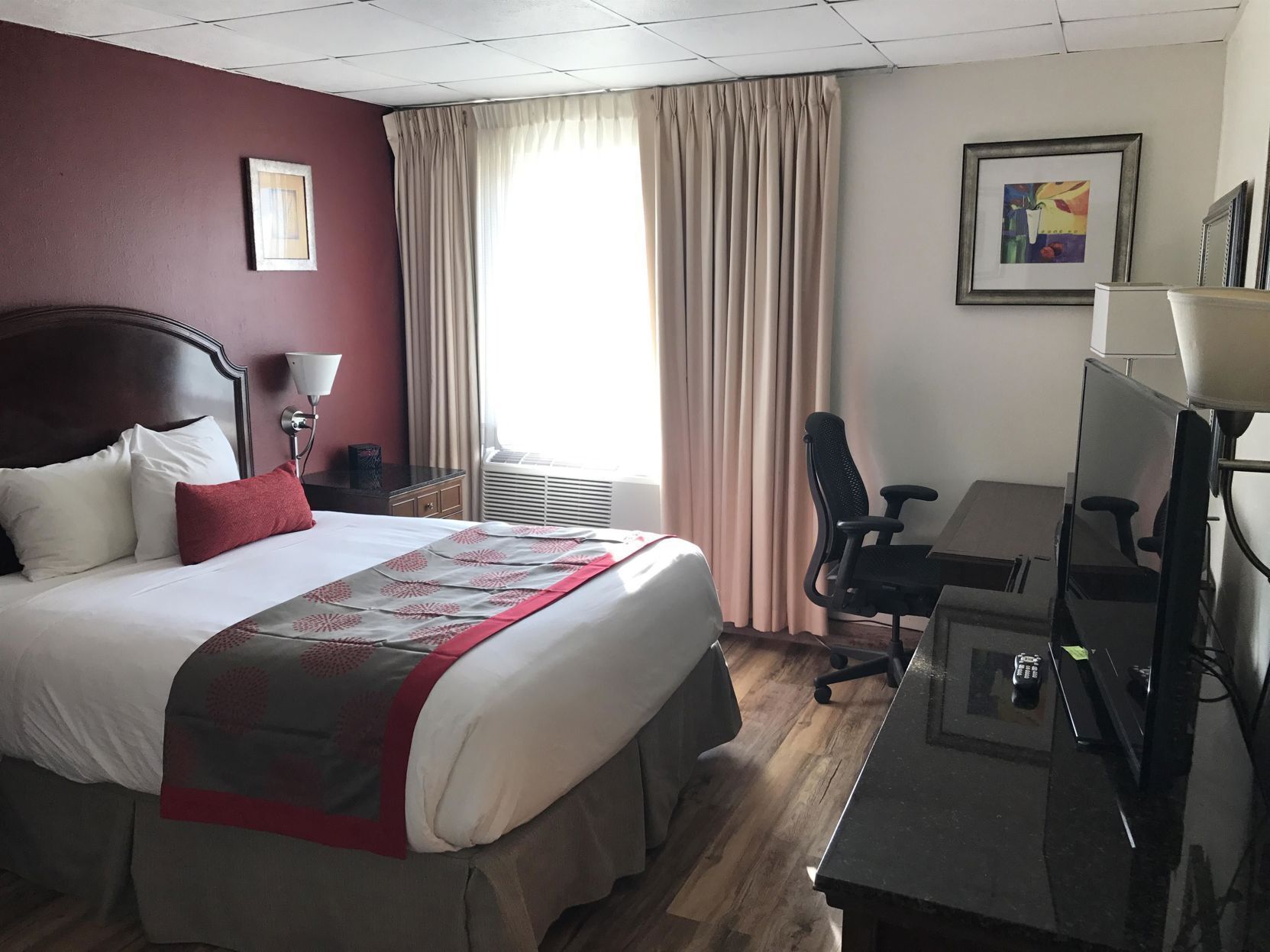 高档床上用品、特色装修、特色家居、办公桌