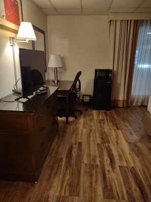 Suite, Mehrere Betten, Nichtraucher, Poolblick (Two-Bedroom) | Hochwertige Bettwaren, individuell dekoriert, individuell eingerichtet