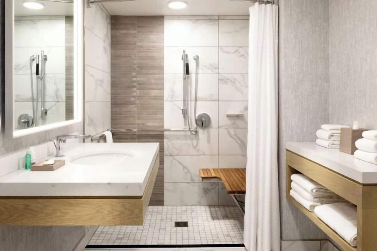 Bad | Kombinert dusj/badekar og dusjhode med hydromassaje