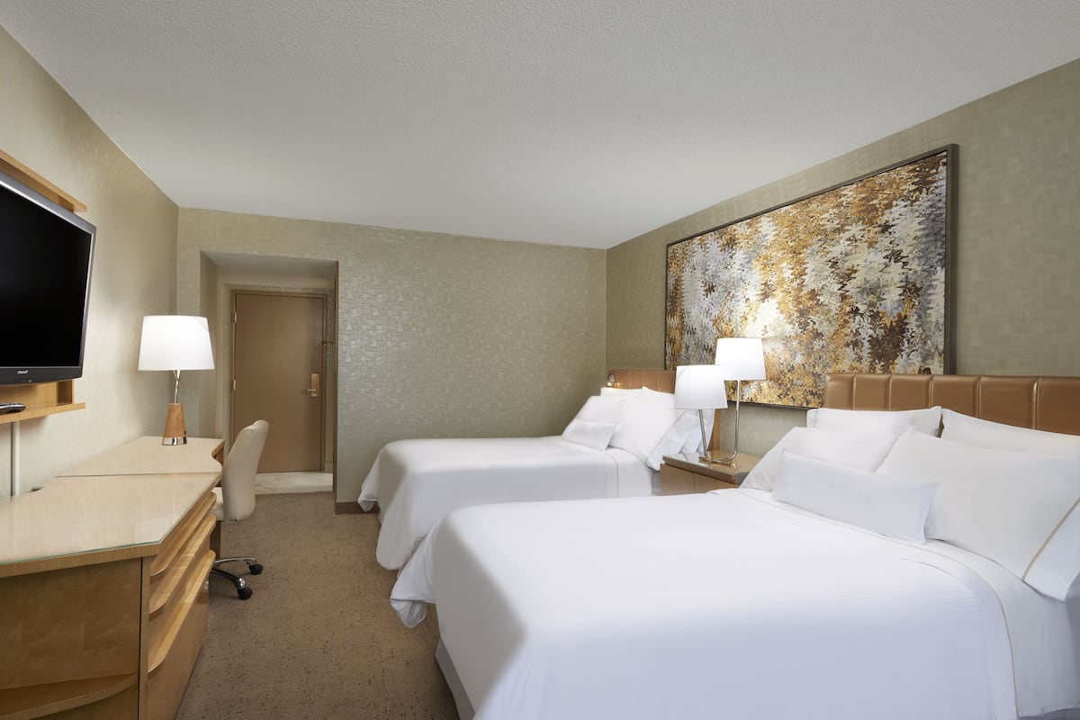 Literie de qualité, couette en duvet, lit avec matelas à plateau-coussin