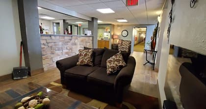 Cottonwood Inn and Conference Center